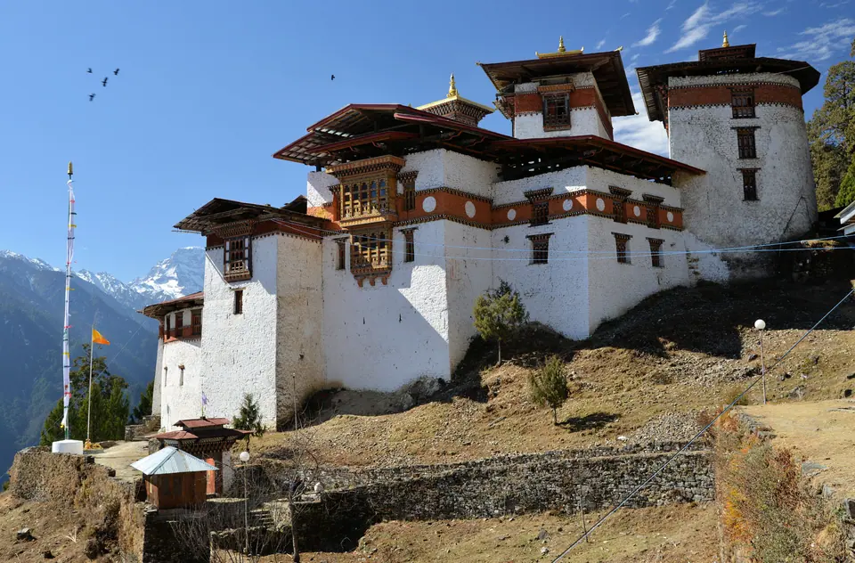Gasa Dzong above the Mo Chu valley
