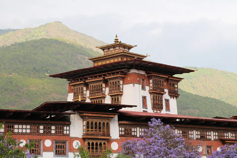 Punakha Dzong at the confluence of the Pho Chu and Mo Chu rivers